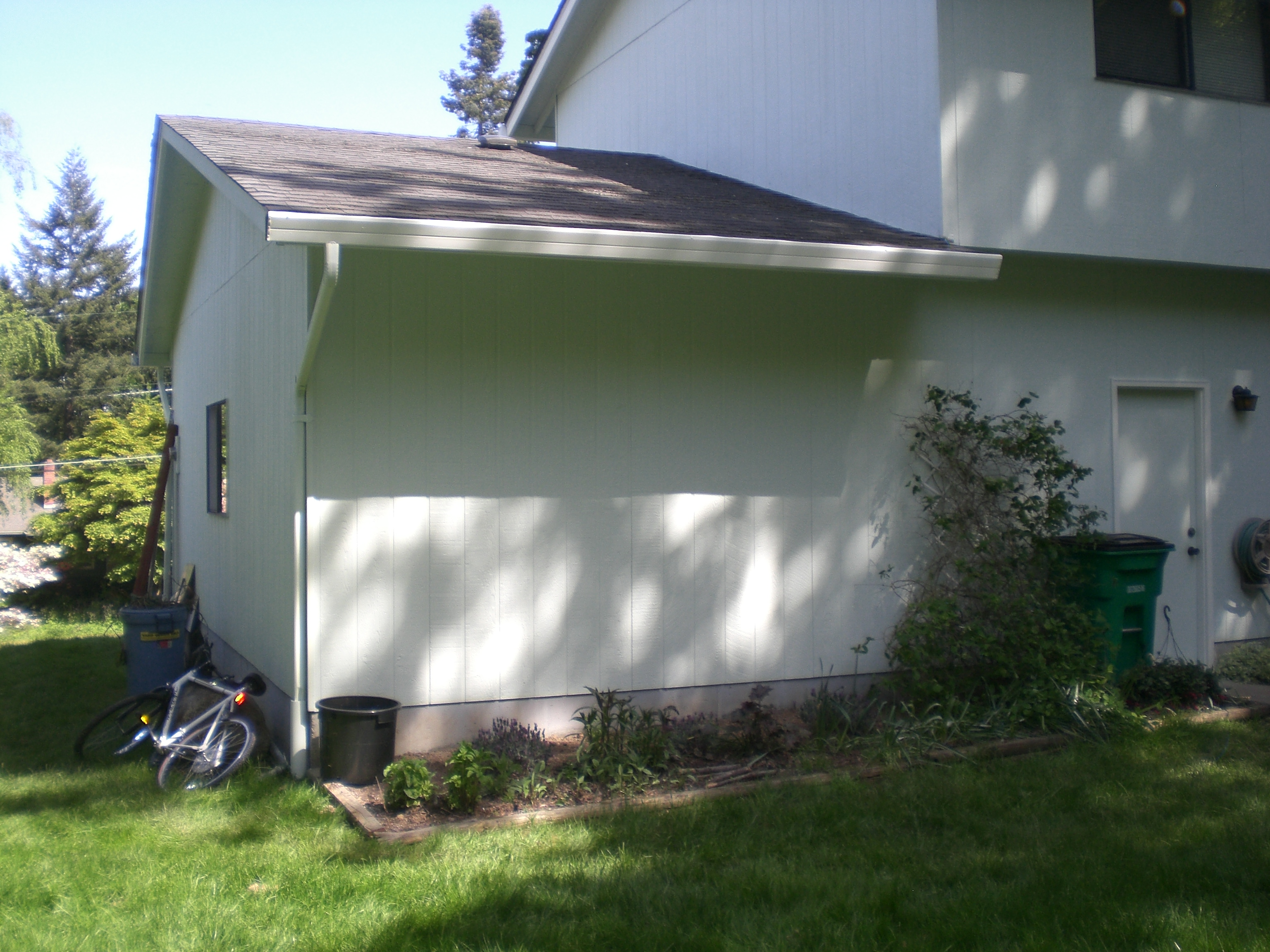 Modern kitchen remodel Portland Oregon - ACGI custom cabinetry and countertops installation